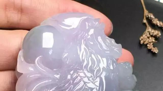 翡翠|天亮报晓的吉祥之物，翡翠鸡到底有什么寓意呢？