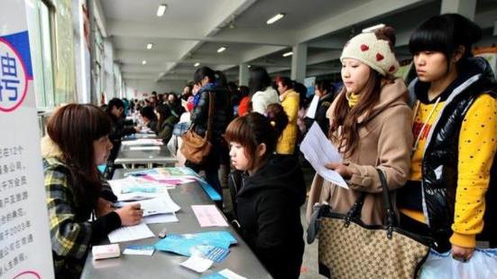 教师|“47人入围，35人缺席”，县城教师招聘遇冷，是体制内不吃香了吗