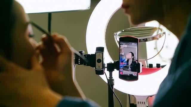 芒格|“最冷清的618”？暗战藏在了细节里