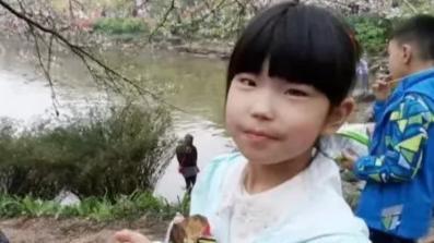 女孩天生异瞳，怪物？美人坯子