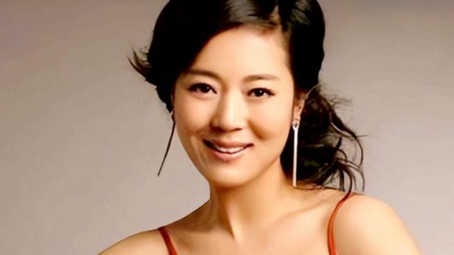 王茜华|有过两段婚姻王茜华，为现任老公高龄生子，现在事业有成很幸福