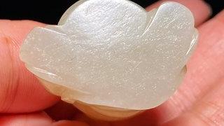 和田玉籽料|清中期 和田玉籽料 白玉 童子击鼓 把件 摆件