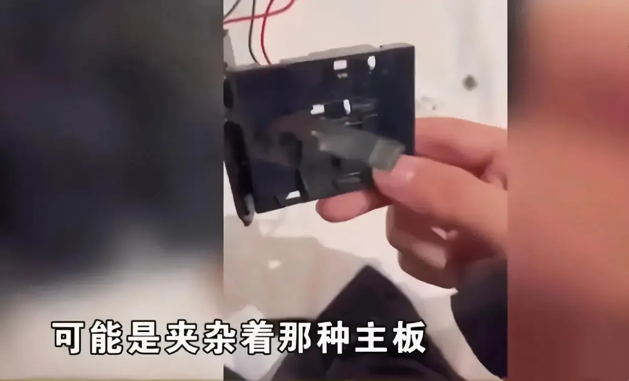 浙江杭州，一男子和女友在某酒店订了3天的房间，不料被隐藏的摄像头直播了3天