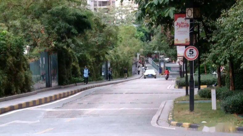广西南宁一男子故意碰撞学生将事先损坏的手机摔落，索赔1650元