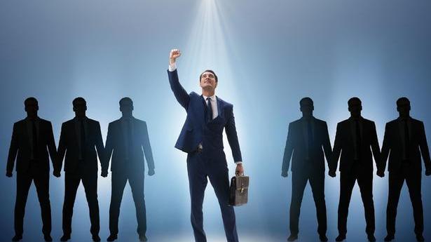 |在职场，如何向领导说明关系的问题呢？