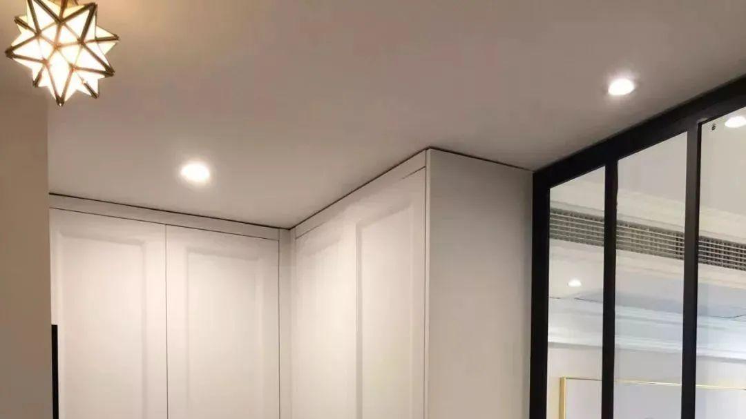 小户型可以用鞋柜来隔出玄关，再也不怕进门就见到客厅