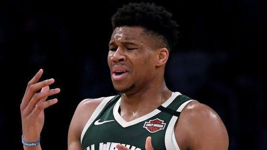字母哥|站着离开！字母哥被淘汰仍创造两项NBA第一名记：他太可怕了原创