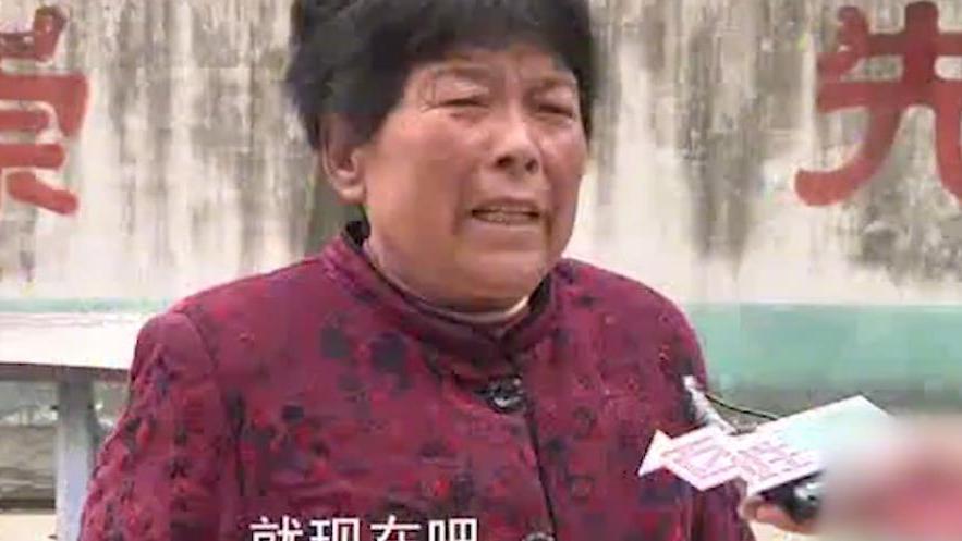 戏精老太太嫌弃儿媳妇，逼儿子和她离婚，被儿子打得满脸是血