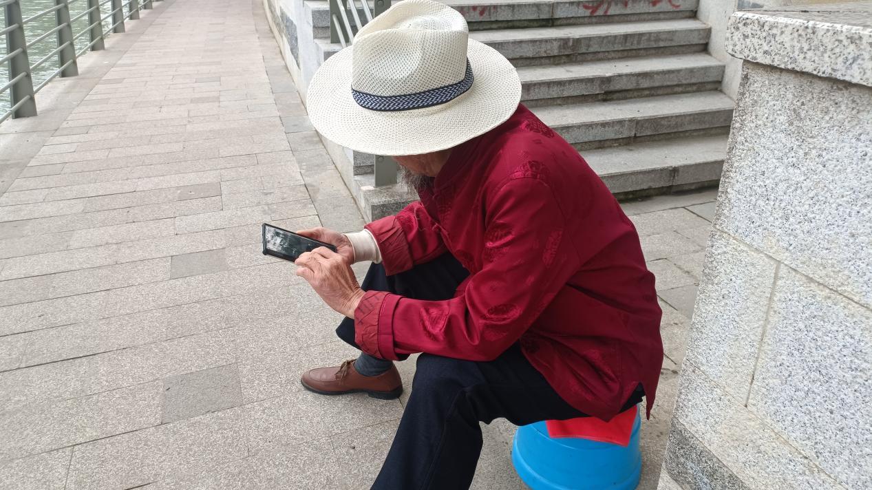 60岁大叔的酒单，在朋友圈迅速走红，行家：好喝不贵这才是真会喝