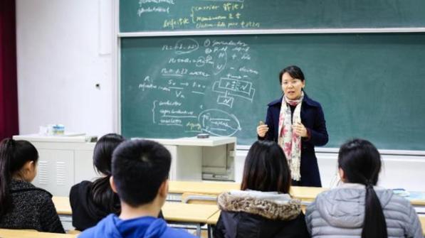 教师|教育部拟定教师新规，学历受到限制，部分老师将没有学校可去
