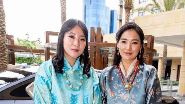 新疆维吾尔自治区|佩玛王后生日在国外过，和小姑在约旦旅游，小腹微凸难道有了三胎