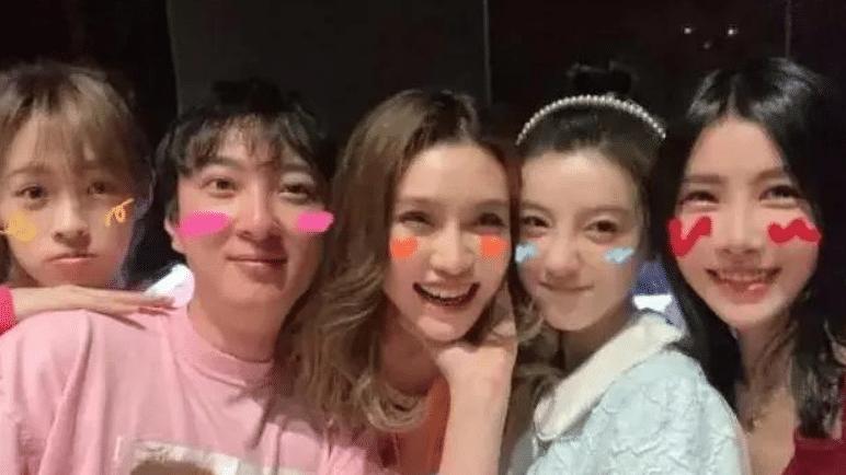 李晨|富豪李晨名下豪车无数，住9亿四合院，用石头收获6大顶级女星芳心