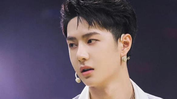 吴宣仪|杜华怎么想的？让吴宣仪程潇开始走性感路线，转变较突然不太适应