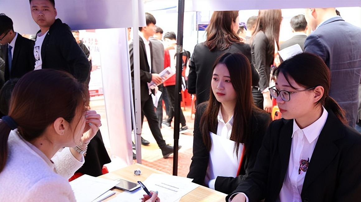 招聘|国企单位招聘引热议，偏爱双非和大专毕业生，得知原因后叫人无奈