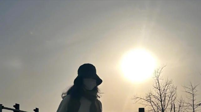 王诗龄|王诗龄回国上热搜被嘲，营销不断被指像小太妹，个人认证栏标注演员！