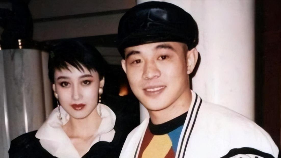 利智|利智：被李连杰宠爱34年，外人看来是掉进蜜罐，甜蜜背后全是眼泪