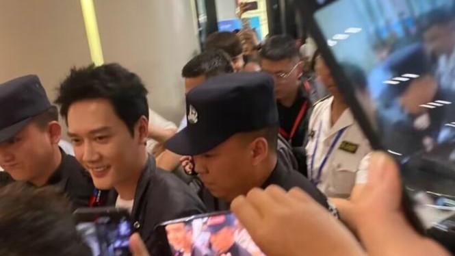 冯绍峰|冯绍峰520山西参加活动，身材消瘦状态获赞，近照宛如贵公子