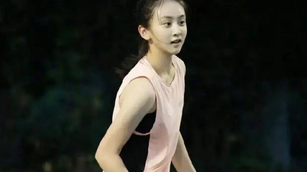 |差距仍很明显！田亮女儿单双打一日双输，均无缘晋级下一轮