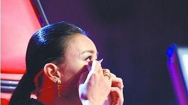 华鼎奖为刀郎颁奖后，56岁那英再次遭受网暴，网友评论笑麻了