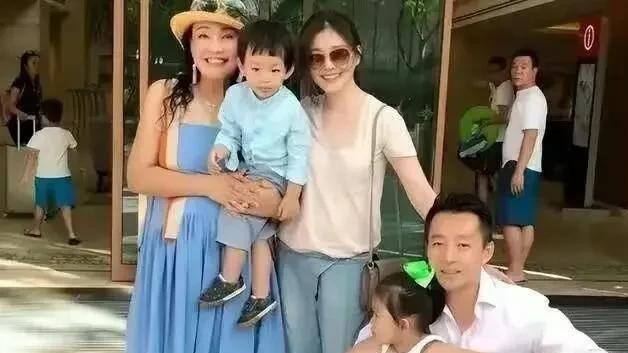 张兰|张兰：“接受一切的发生，允许一切的发生，坦然面对一切！”