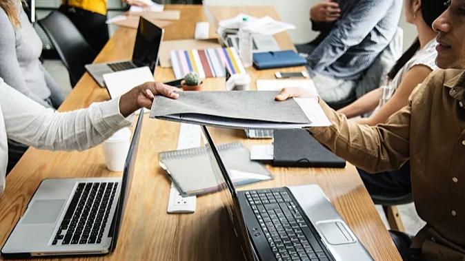 穿衣搭配|明明是经济全面复苏，找工作怎么变得更难了？