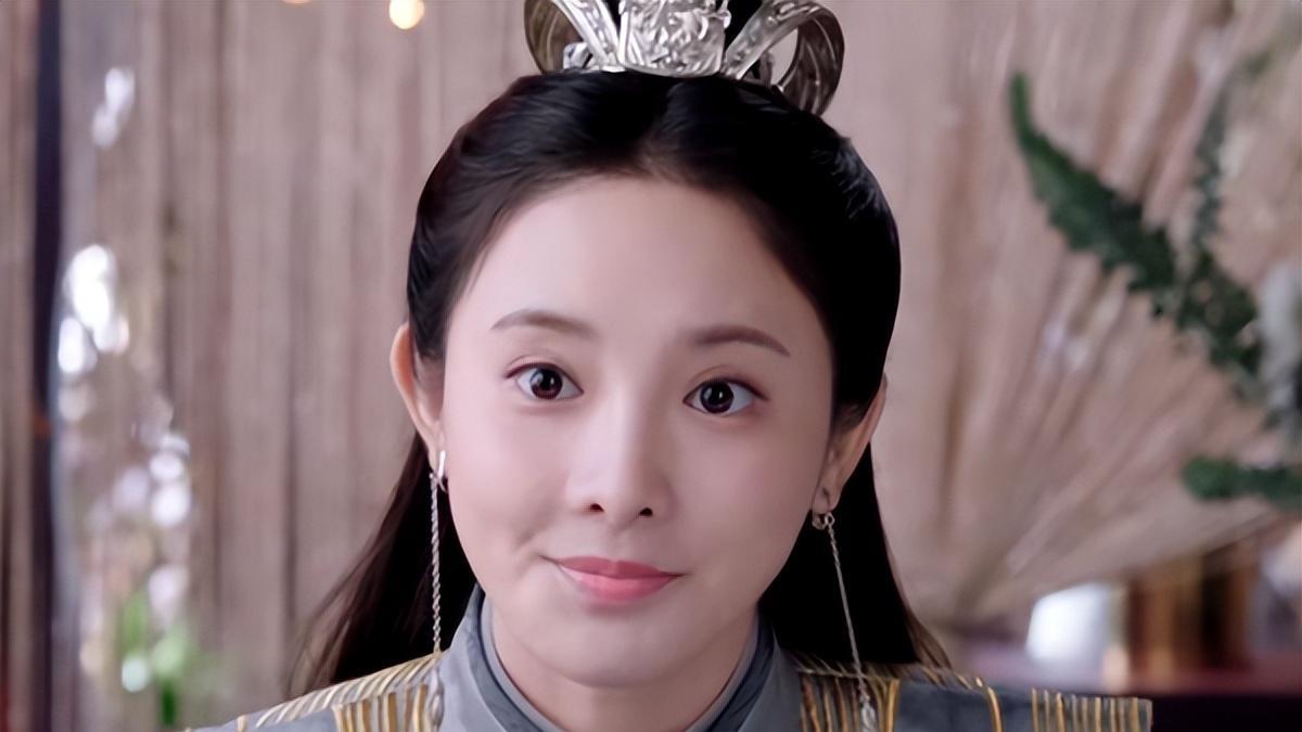 冯绍峰|冯绍峰一把年纪还演偶像剧，剧情拉胯，《星河长明》注定难火