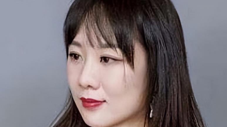 9年前，扬言“非5000万富二代不嫁”的周兰君，如今嫁出去了吗