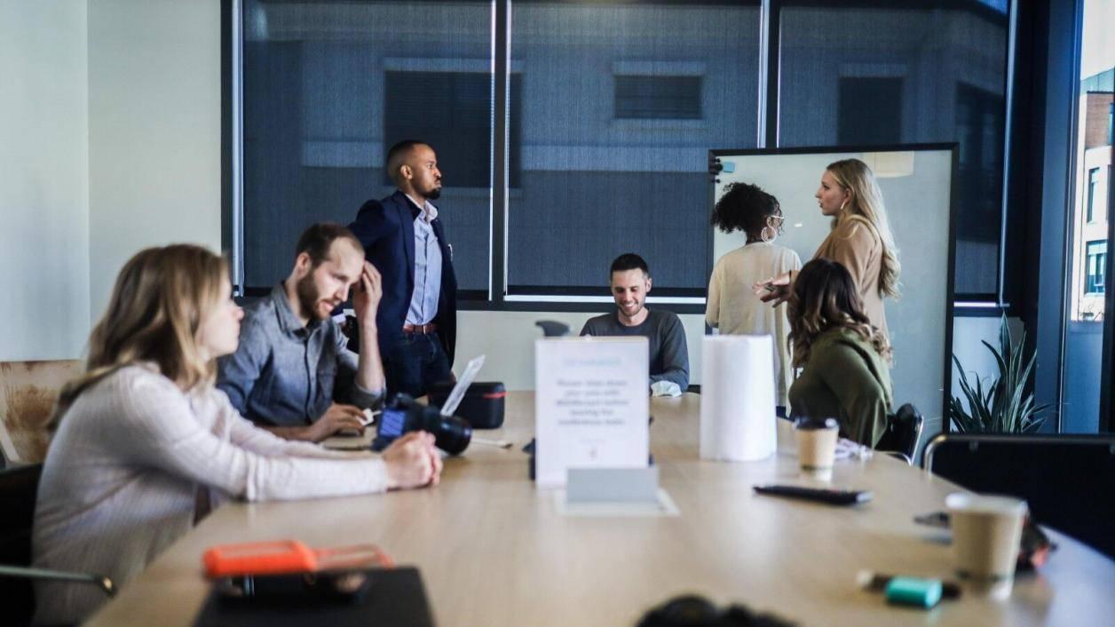 裁员|阿里、京东、亚马逊等电商巨头都在做独立站，2023年才做独立站，来得及吗？