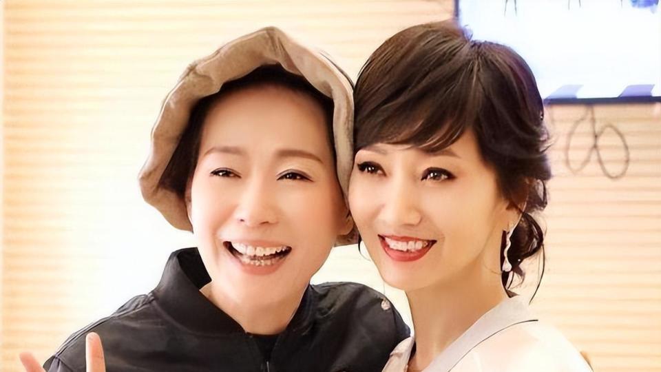 叶童自曝遭马天宇嫌弃年龄：私下里不说话，主动加吻戏也无济于事