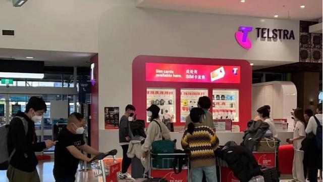 留学生|留学生在外当家政工，也不答应回国就业，父母深表困惑：白供了