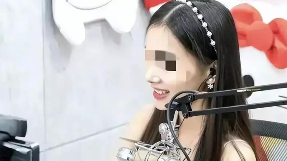 女网红和榜一大哥去新疆旅游，在酒店发生关系，竟用力过猛折了腰