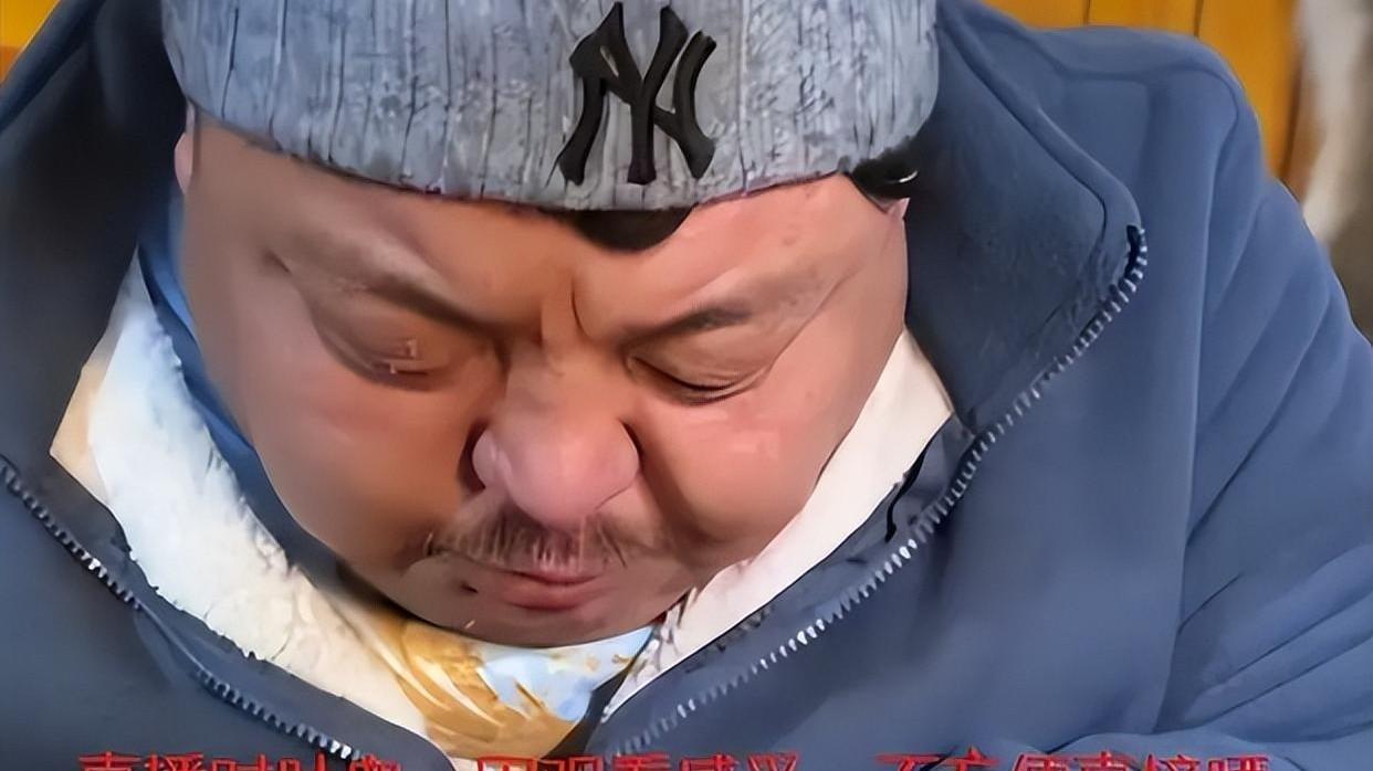 |泡泡龙悲剧再次上演？网红恩克憔悴到脸色发黑，直播呕血引担忧！