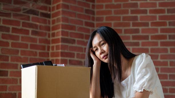 |女孩子听了领导的话，当场就感觉要失去他了