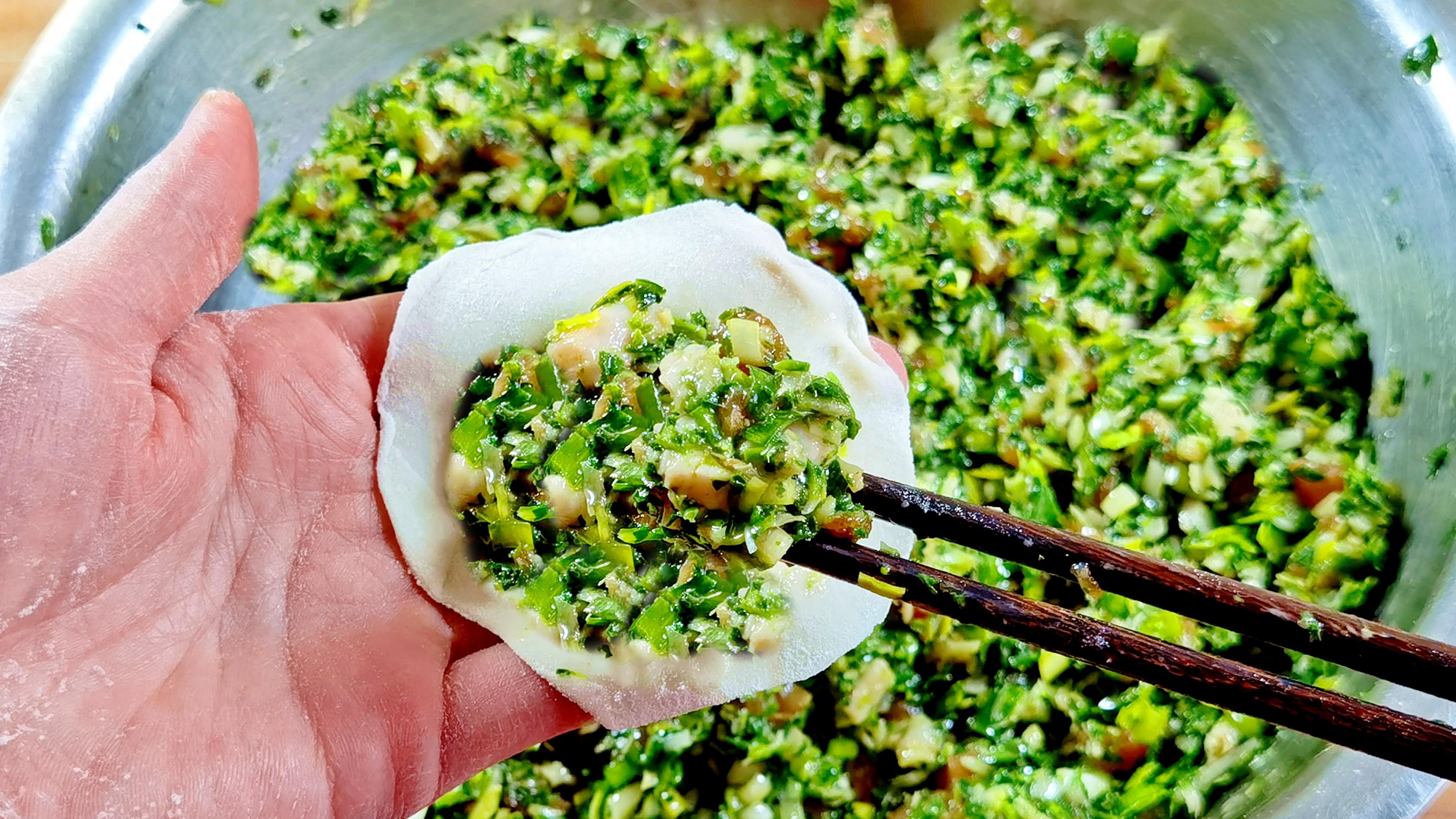 饺子|这菜不花一分钱，比白菜营养，比韭菜鲜，农村遍地是，包饺子真香