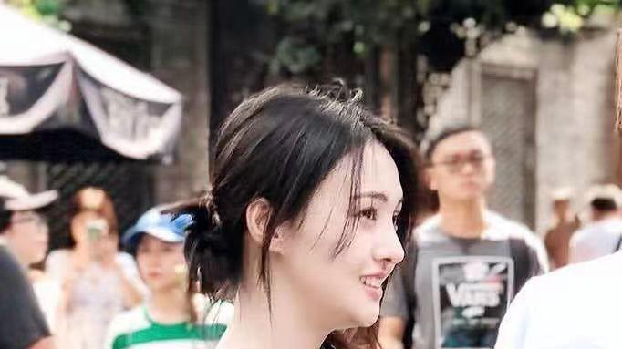 郑爽|娱乐圈前顶流女艺人的瓜，欺骗利用粉丝，以往形象全靠演？