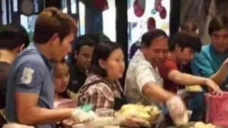 自助餐|中国游客泰国吃自助餐，满餐厅只挑一种食材吃，老板看的一脸懵！