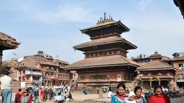 尼泊尔|月薪1000算富有！这个世界最穷的国家，首都遍地泥坑，却是全球最幸福的地方