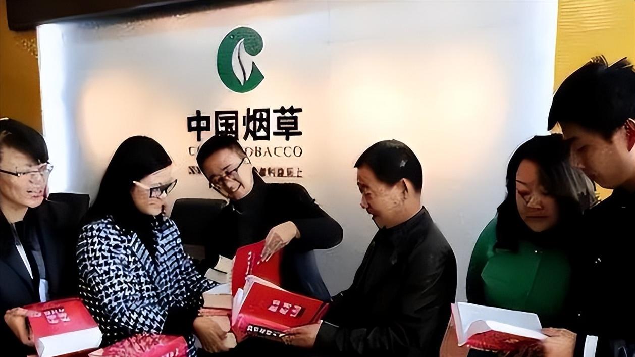 全家23人都在烟草局，国家终于出手了，考生：再次印证张雪峰的话