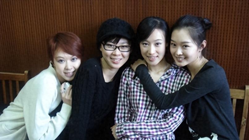 宋轶上学时收到大量情书，学生照曝光后，网友：确实心动了