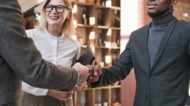 |如何在职场中处理职业变化？