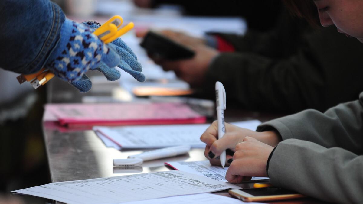 事业单位|下半年还有一场事业单位招聘，五险一金有编，4类人优先！