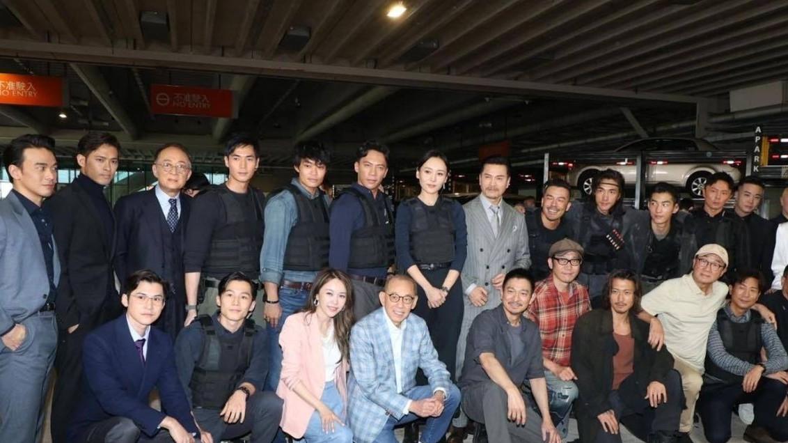 62岁刘德华新片开机，与谢霆锋同框看不出年龄差，谢霆锋暴露身高