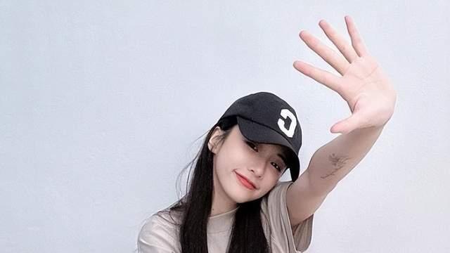 情人节|网红闪亮亮爆新恋情，晒亲密照并写下“谢谢亲爱的宝”