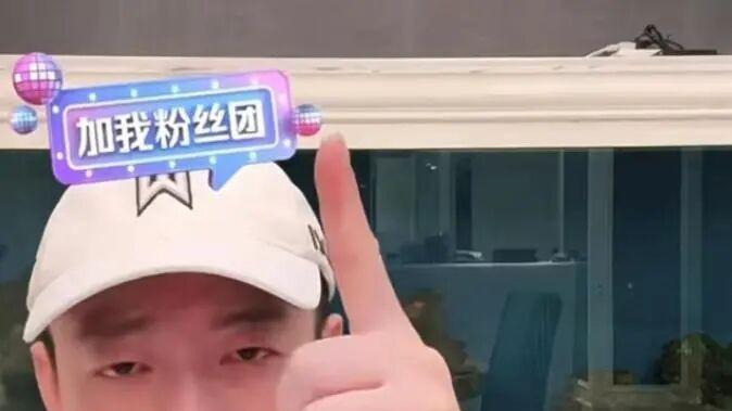 汪小菲|汪小菲决定去台北接回孩子，一个人不敢去，邀请战兰团队一起壮胆