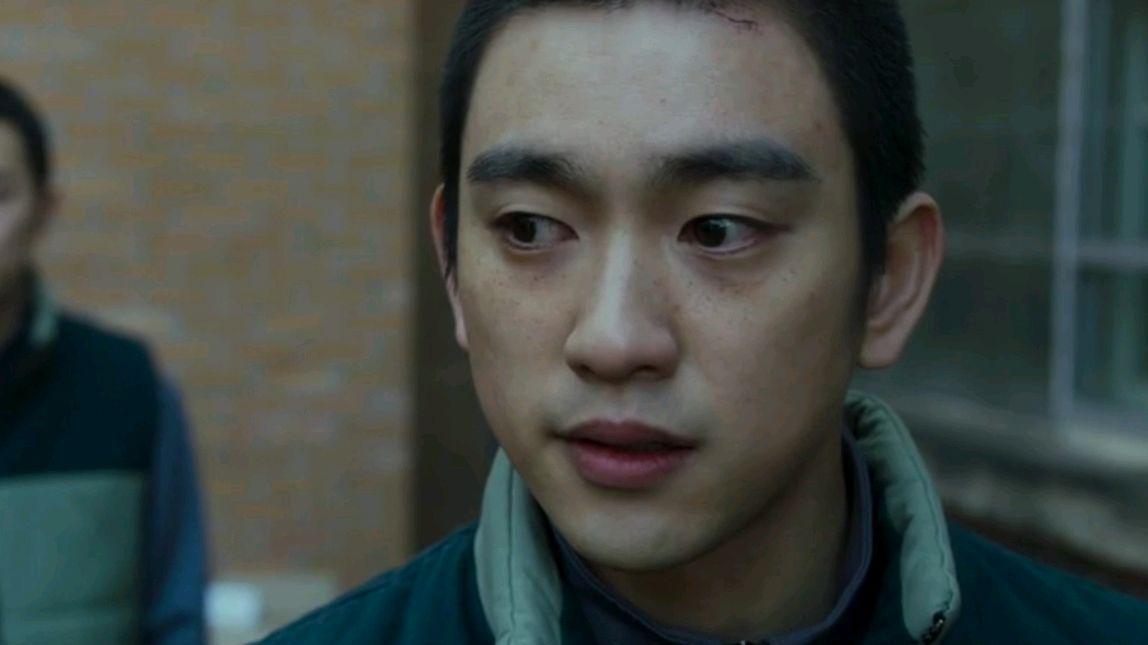 朴珍荣|一人饰两角，演技满分：朴珍荣在新片《圣诞颂歌》中表现格外突出