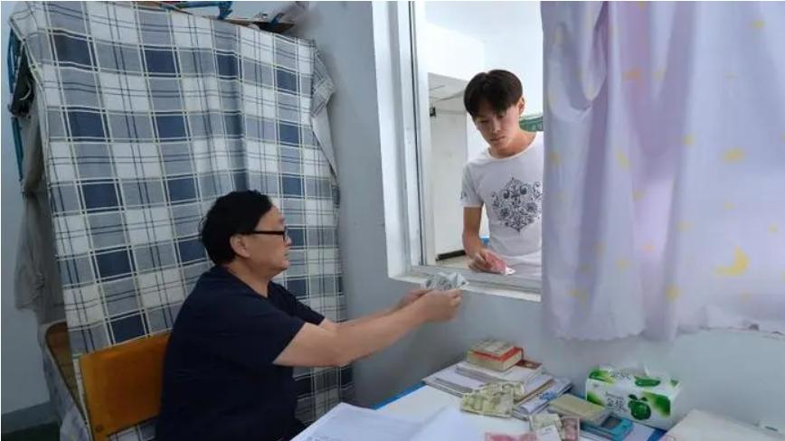 哈工大硕士竞聘“宿管阿姨”，被质疑大材小用，这次是网友肤浅了