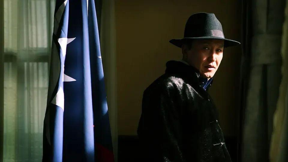 62岁费翔对比60岁吴刚，自然老去和医美老去的差距一目了然