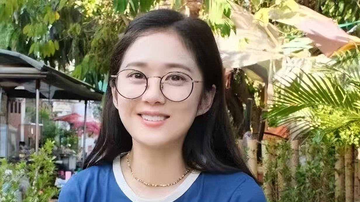 张娜拉 43岁的张娜拉近照曝光！离谱，怎么还是20岁的脸？