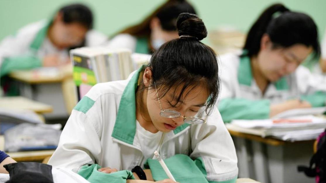 老板娘|“后悔选此专业”，985高才生含泪诉说：求职屡碰壁，学生需谨慎