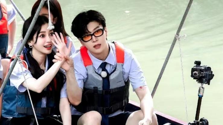 Angelababy|跑男团泰国放飞自我！范丞丞拉着杨颖挥手，王鹤棣把白鹿扔水里